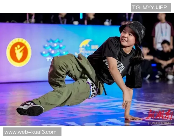 北京街舞队在世界攀岩锦标赛中的团队协作表现精彩纷呈引人瞩目 北京街舞队在世界攀岩锦标赛中的团队协作表现精彩纷呈引人瞩目